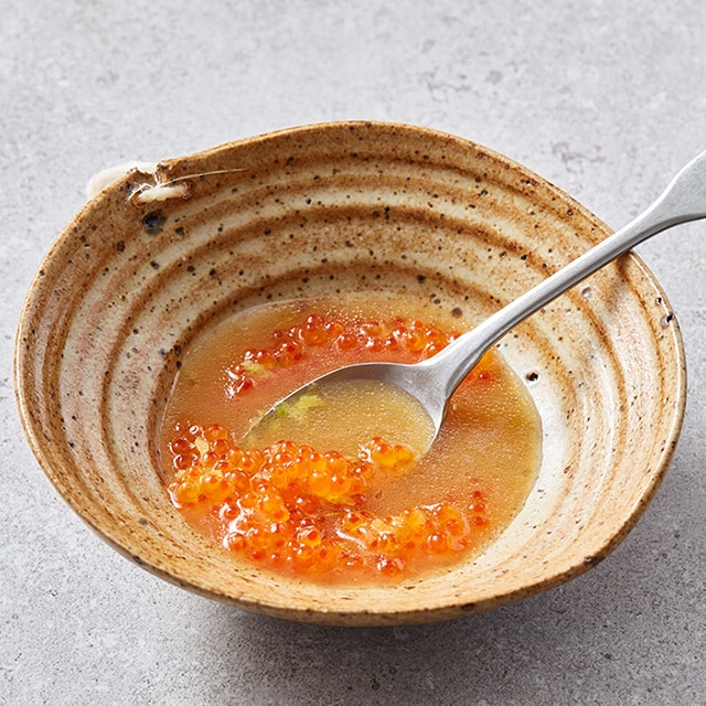 Ponzu dressing met zalmeitjes